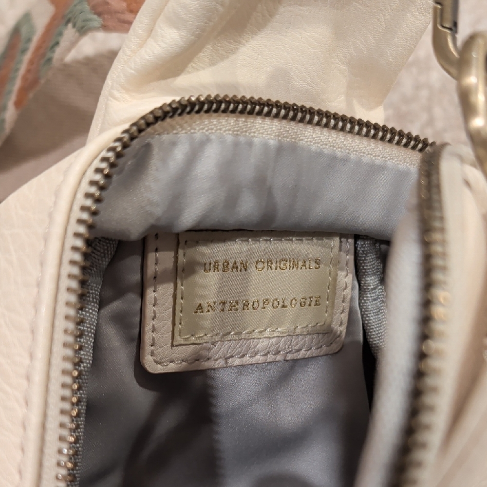 Urban Originals Anthropologie Cream Crossbody Bag with Patterned Strap - Picture 4 of 4